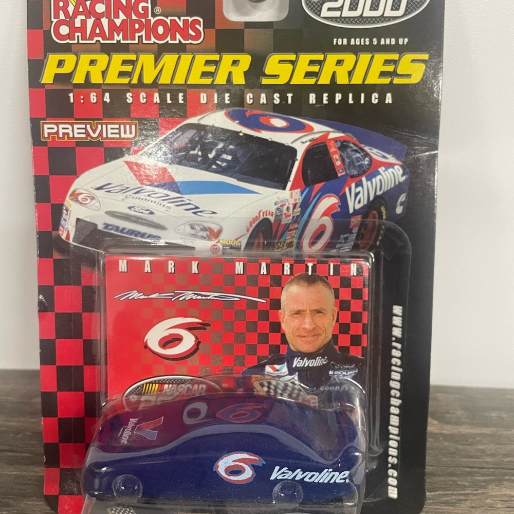 Vintage Mark Martin #6 Valvoline Ford Taurus - 2000 Racing Champions